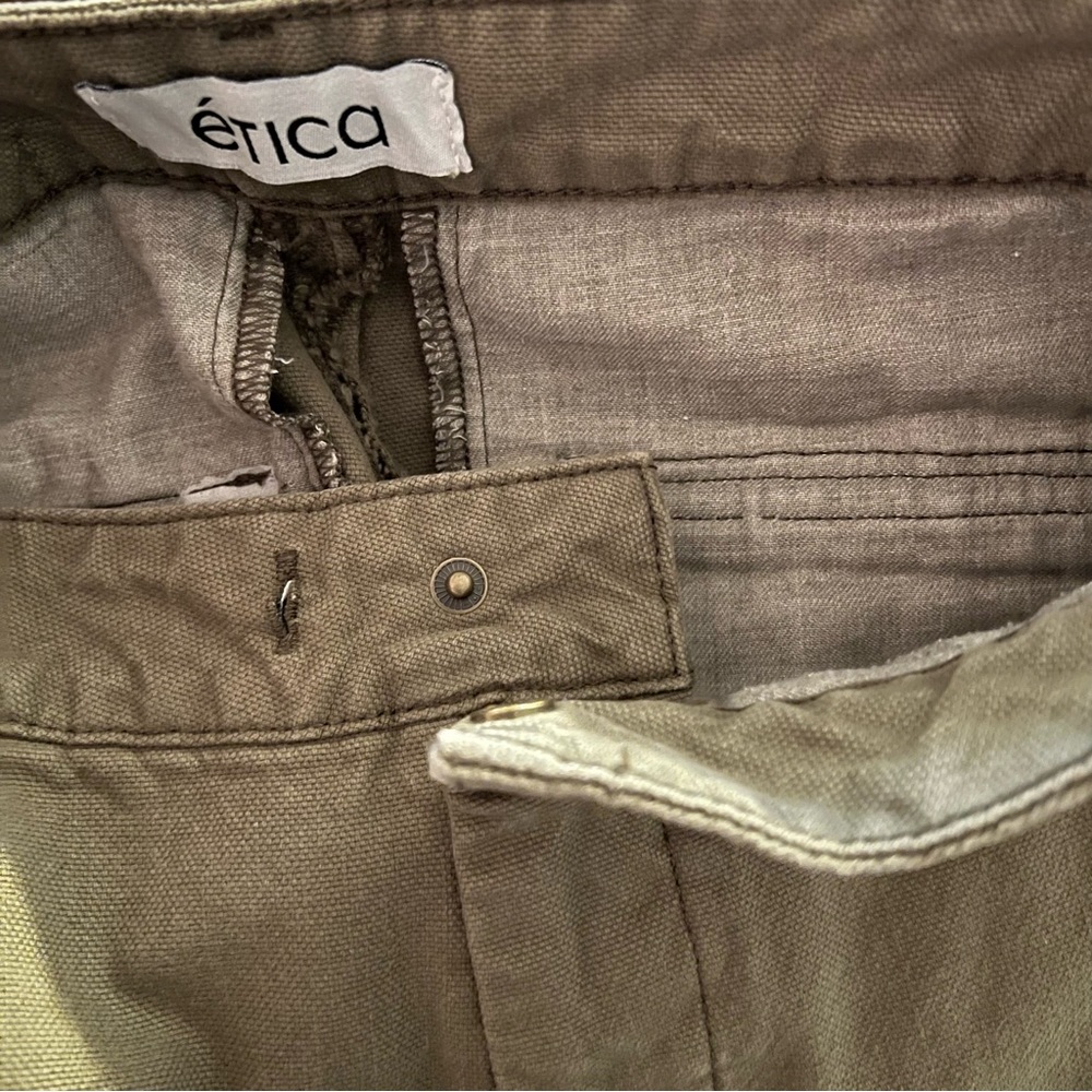 *Flawed* NWOT Women’s Etica Ren Cropped Relaxed Cargo Pant Size 28 Sage - Picture 11 of 11